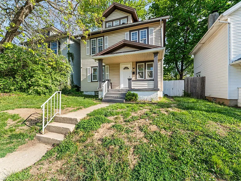 181 W Norman Ave — Photo 2