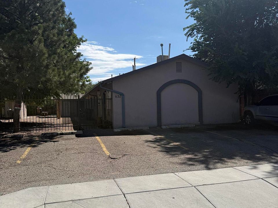 2nd image of 632 Alcazar St SE