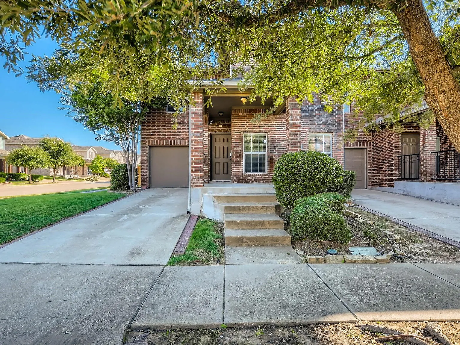 3 bed, 2.0 bath, 1586 sqft, $2,600 — Photo 2