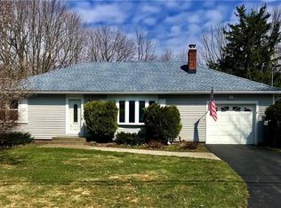 5 Spruce Ln, Pittsford, NY 14534