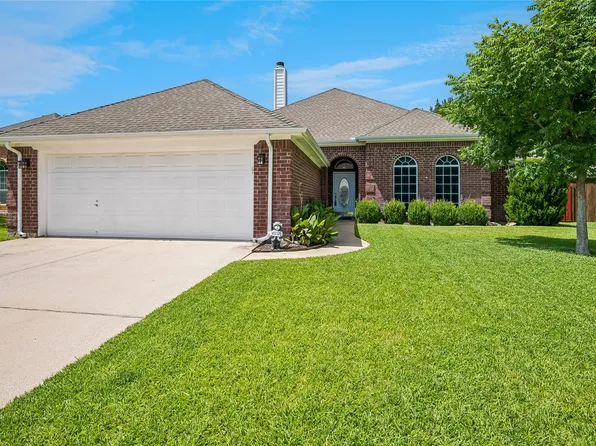 516 Hazelnut Ct, Saginaw, TX 76179