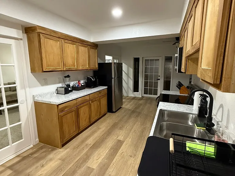 105 E 11th St #3 — Photo 10