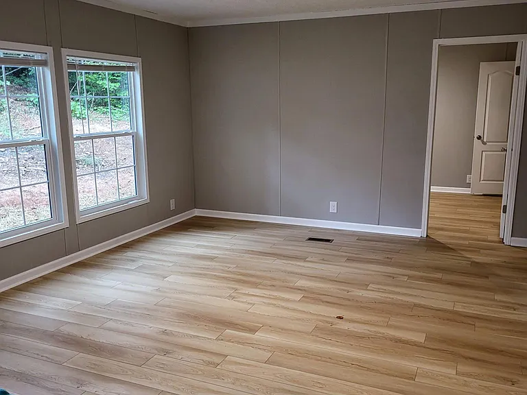 1015 Laine Rd — Photo 7