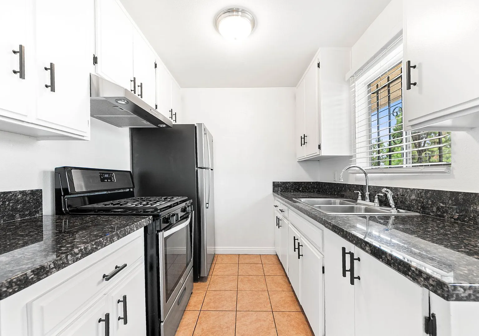 2509 Crenshaw — Photo 3
