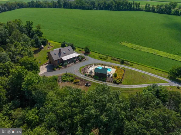 860 Old Ferry Rd, Millerstown, PA 17062