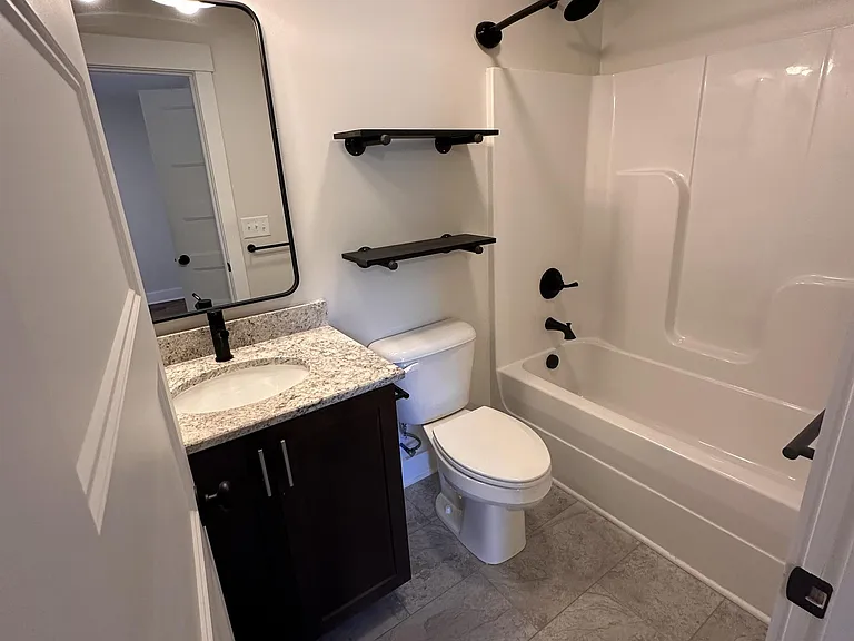 250 N Forest Ave — Photo 11