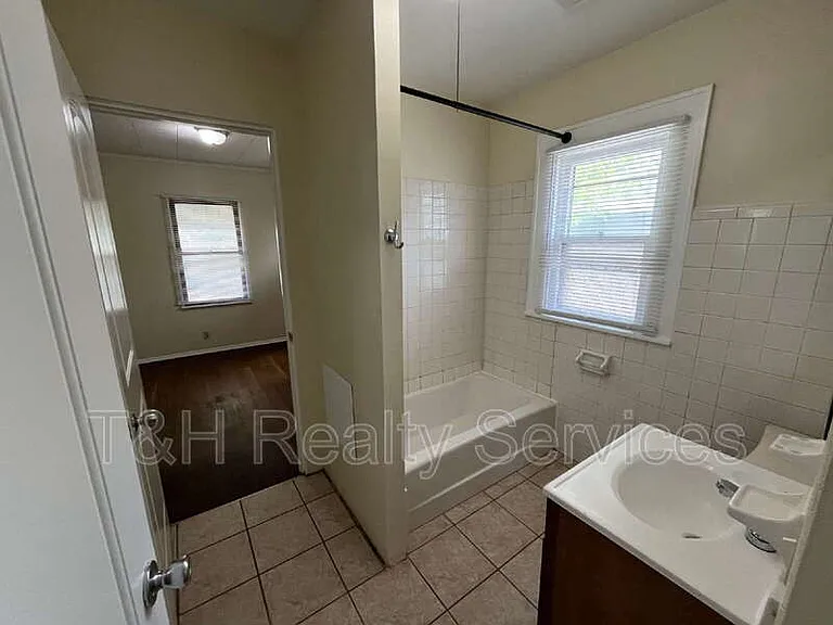 1534 Dawson St — Photo 13