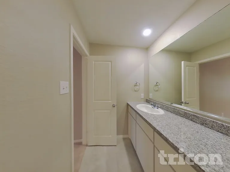 1704 Claireborne Ct — Photo 9