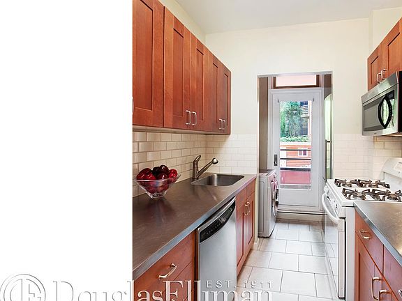2nd image of 44 W 105th St APT 2A