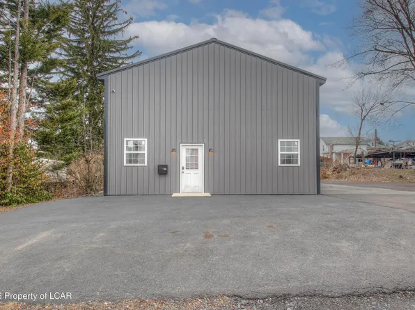 386 S Main St, Jenkins Township, PA 18640