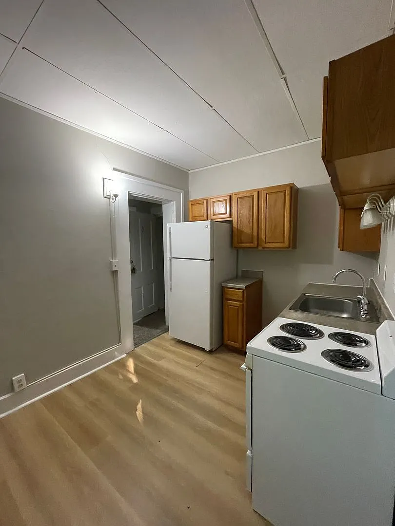213 S 7th St--RIDER — Photo 4