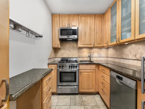 145 East 15th Street image 2 of 6