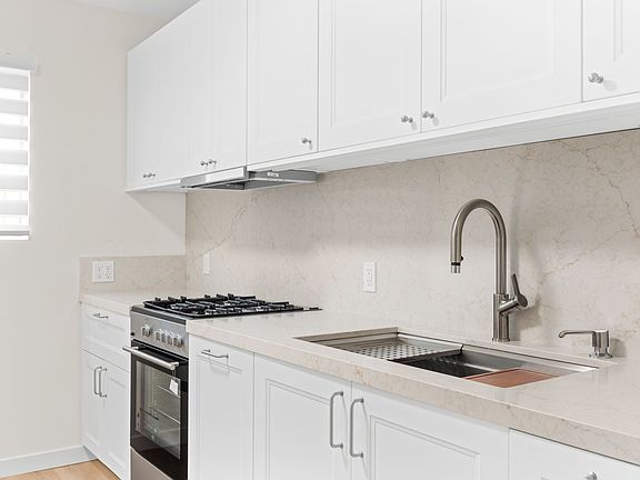 3rd image of 4345 Ventura Canyon Ave APT 3