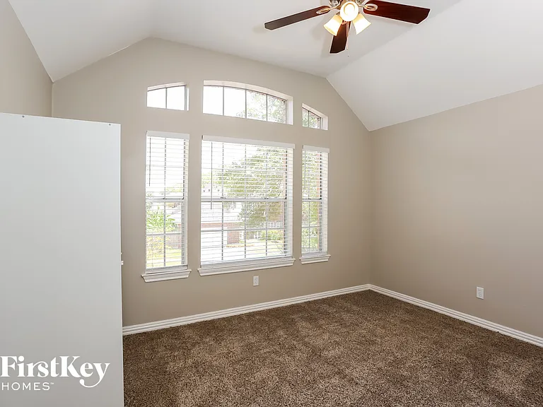 5711 Parryville Dr — Photo 12