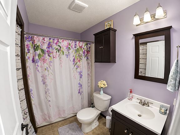 3rd image of 3212 Valleydale Dr
