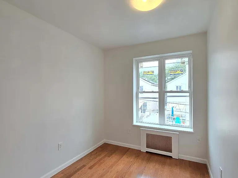 2349 E 22nd St #2F — Photo 12