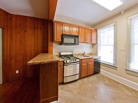 3rd image of 1202 SW 1st Ave APT C