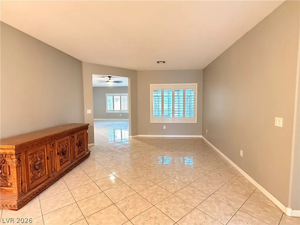 3 bed, 2.0 bath, 2190 sqft, $2,416 — Photo 3