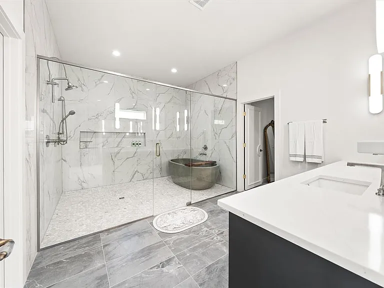 1304 Katelyn Ct — Photo 32