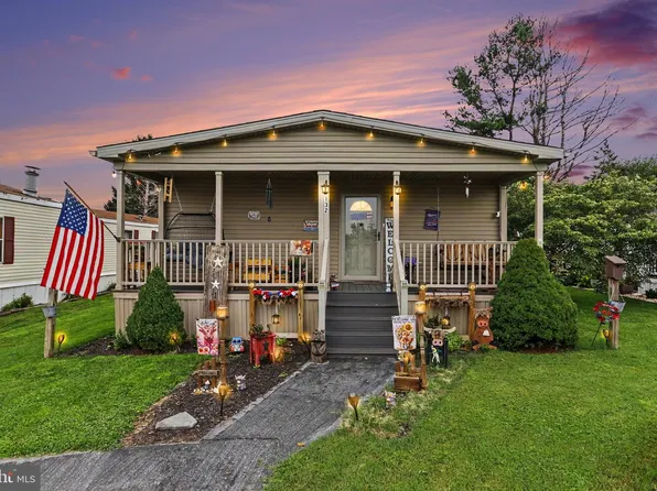 132 Amber Cir, New Holland, PA 17557