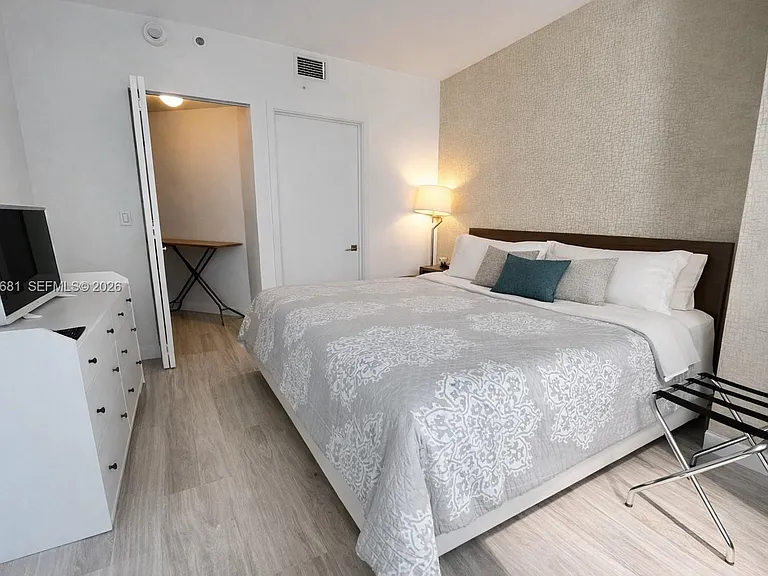 45 SW 9th St #3008 — Photo 9