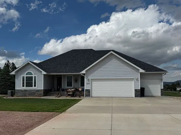 327 Meadowlark Dr, Hot Springs, SD 57747