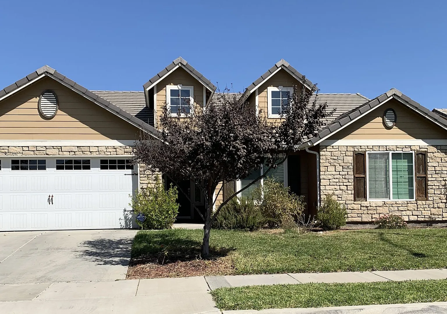 4 Bedroom 2 1/2 Bath Home — Photo 1