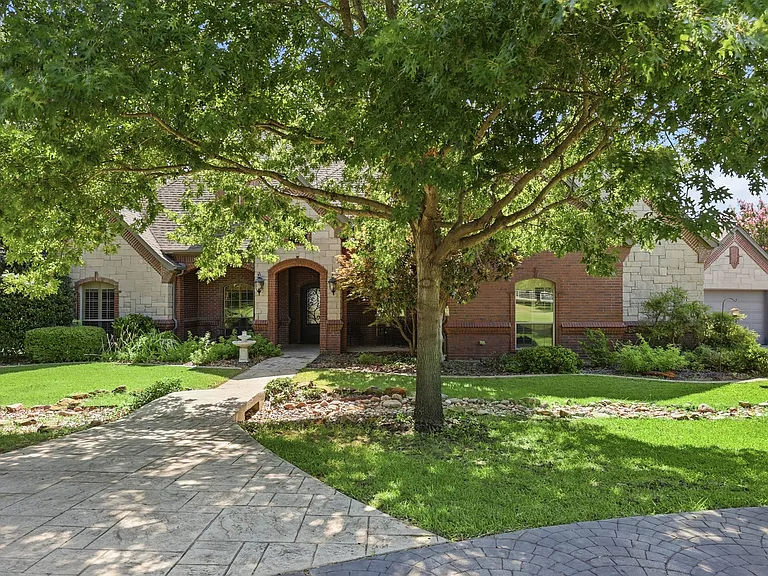 1453 Whitley Rd — Photo 3