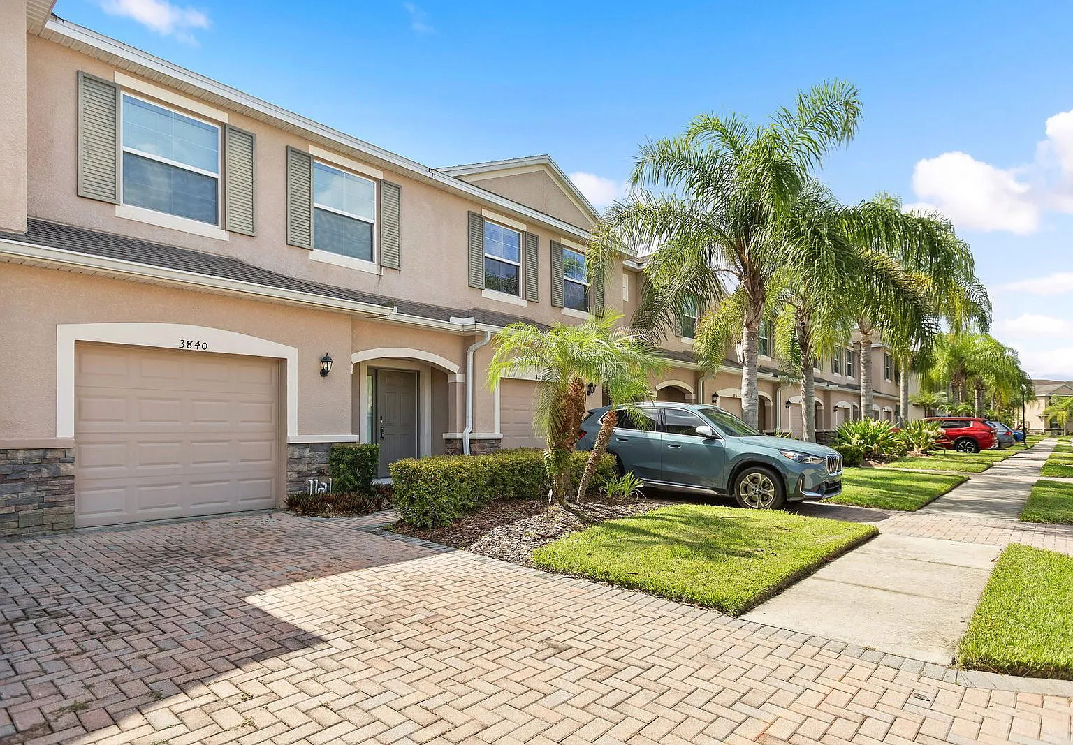 3 bed, 2.5 bath, 1689 sqft, $2,225 — Photo 2