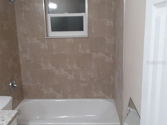 4th image of 705 N Oak Ave