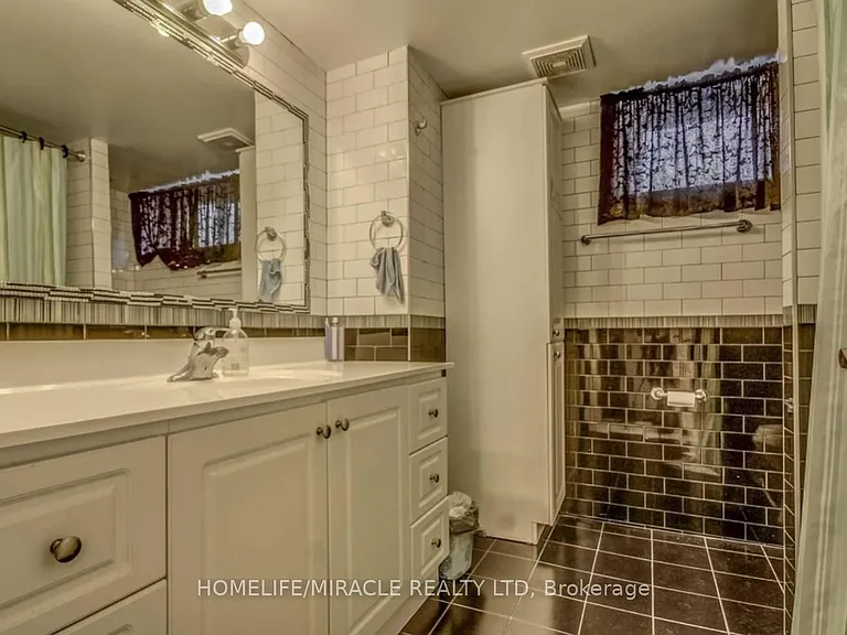 697 Brimorton Dr — Photo 5