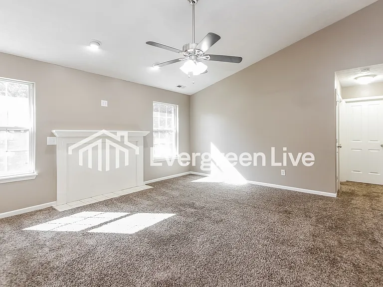 1620 Park Hurst Dr — Photo 3