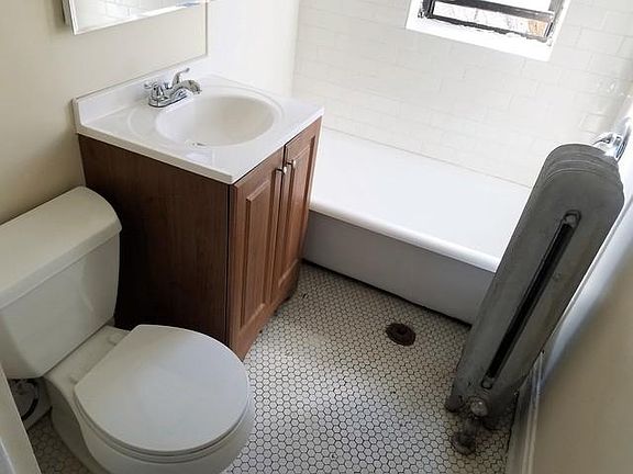4th image of 4617 N Spaulding Ave