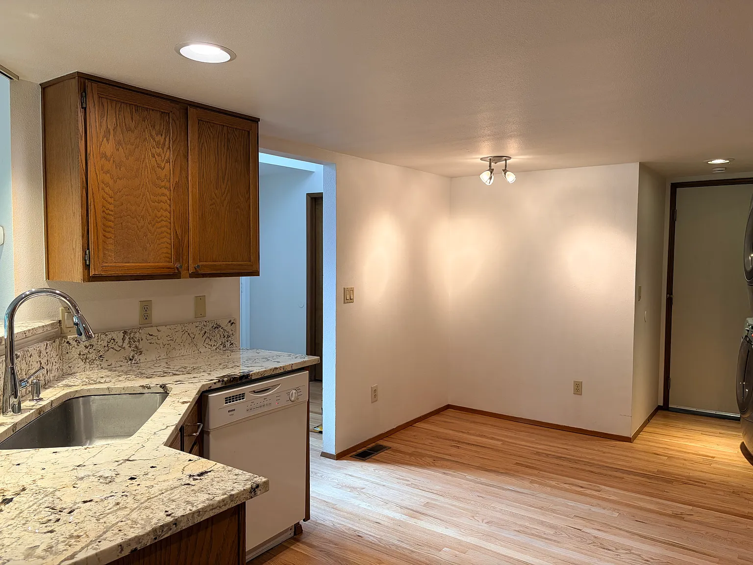 3 bed, 2.5 bath, 1460 sqft, $3,500 — Photo 4