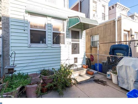 4th image of 2430 E Hazzard St