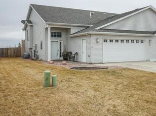 827 Cinnamon Ridge Pl, West Fargo, ND 58078