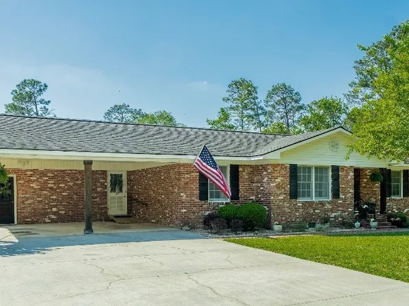 1617 Windsor Dr, Waycross, GA 31501