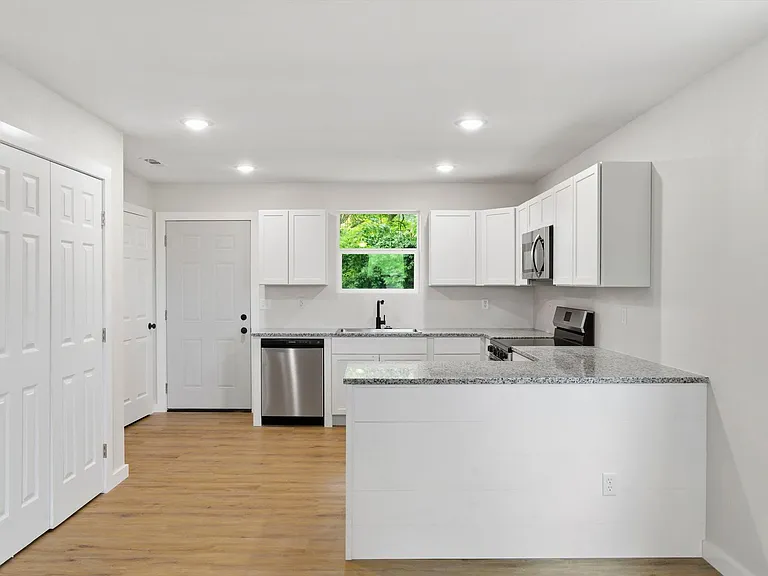 402 S Frisco #B — Photo 7