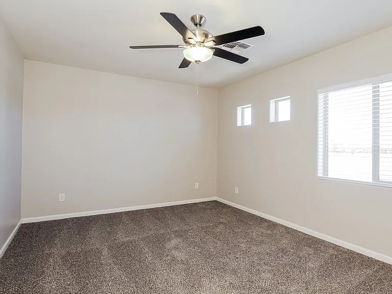 10320 W Devonshire Ave — Photo 8