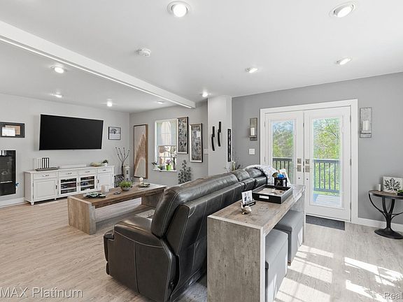 3rd image of 2428 Fisher Rd