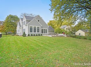 2515 Maplewood Dr SE, East Grand Rapids, MI