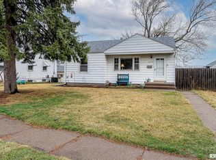 1650 W Hayes St, Davenport, IA 52804