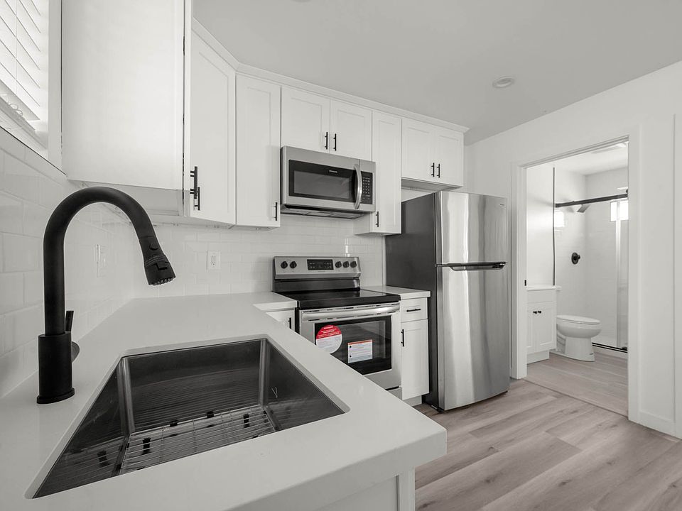 Kitchen - With Garbage Disposal.