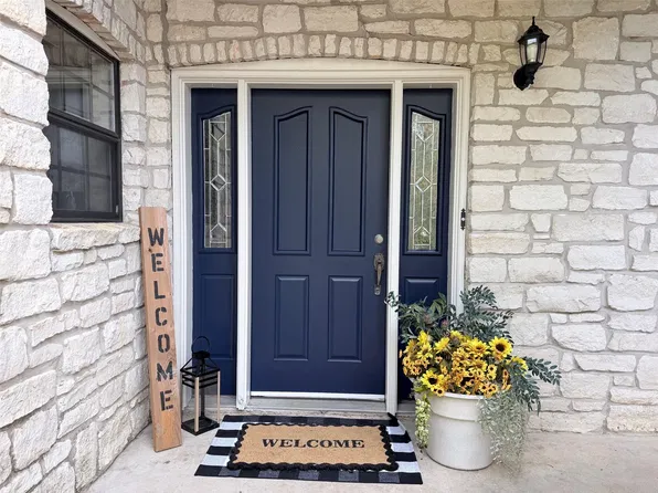 214 Laura Ln, Bastrop, TX 78602