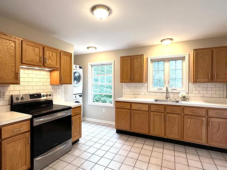 68 Lake St #2 — Photo 2