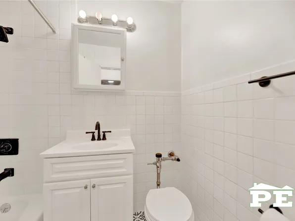 1200 East 53rd Street image 14 of 18