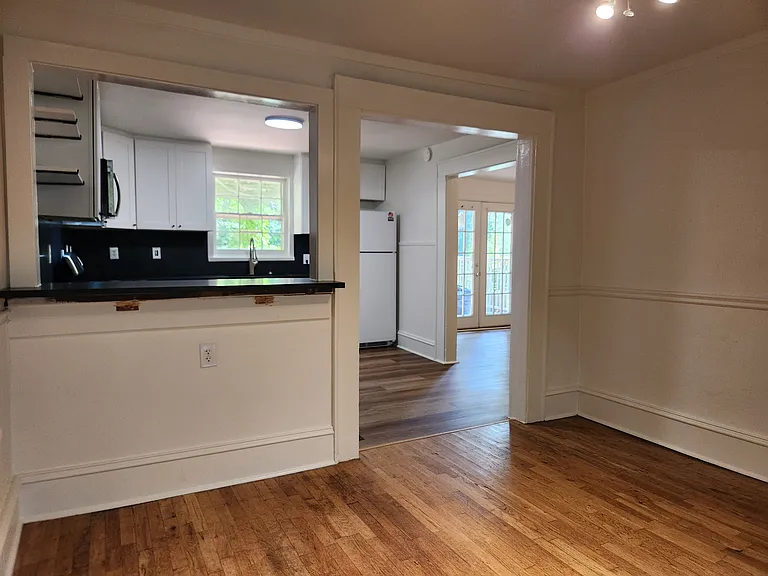 1505 Eastland Rd — Photo 10