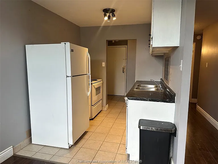 276 Merritt Ave — Photo 8