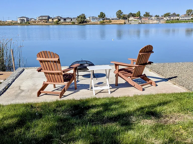 S Lakeway Dr — Photo 1