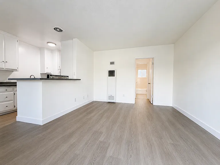1315 N Columbus Ave. — Photo 3